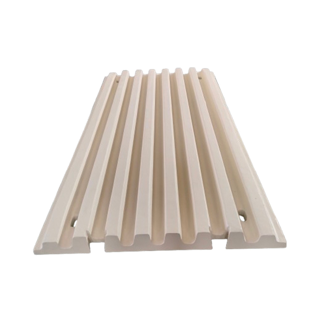 Manufacturer of wear-resistant accessories for mining crushing equipment, made of high manganese steel material, for jaw crushers with movable jaw plates and broken teeth plates