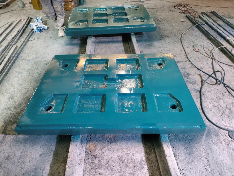 The Way to Balance Crushing Efficiency and Cost: Practice of Differentiated Material Configuration for Jaw Plate "Moving and Static"