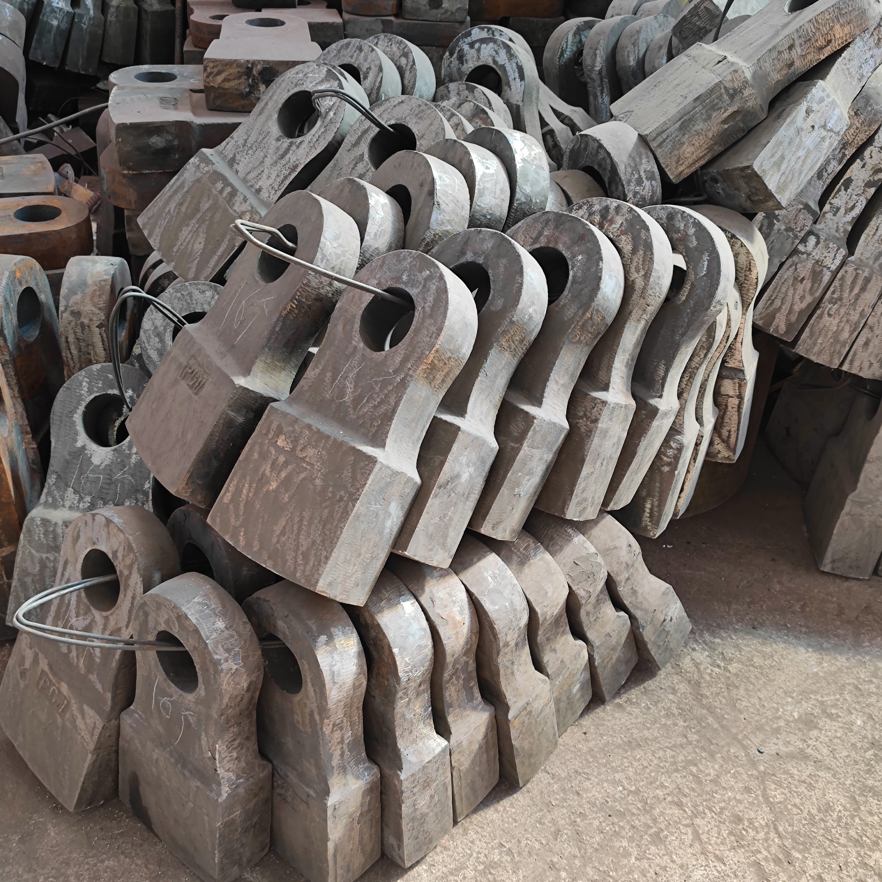 Metal Crusher/Hammer Crusher Spare Parts Casting Mining Machine Parts