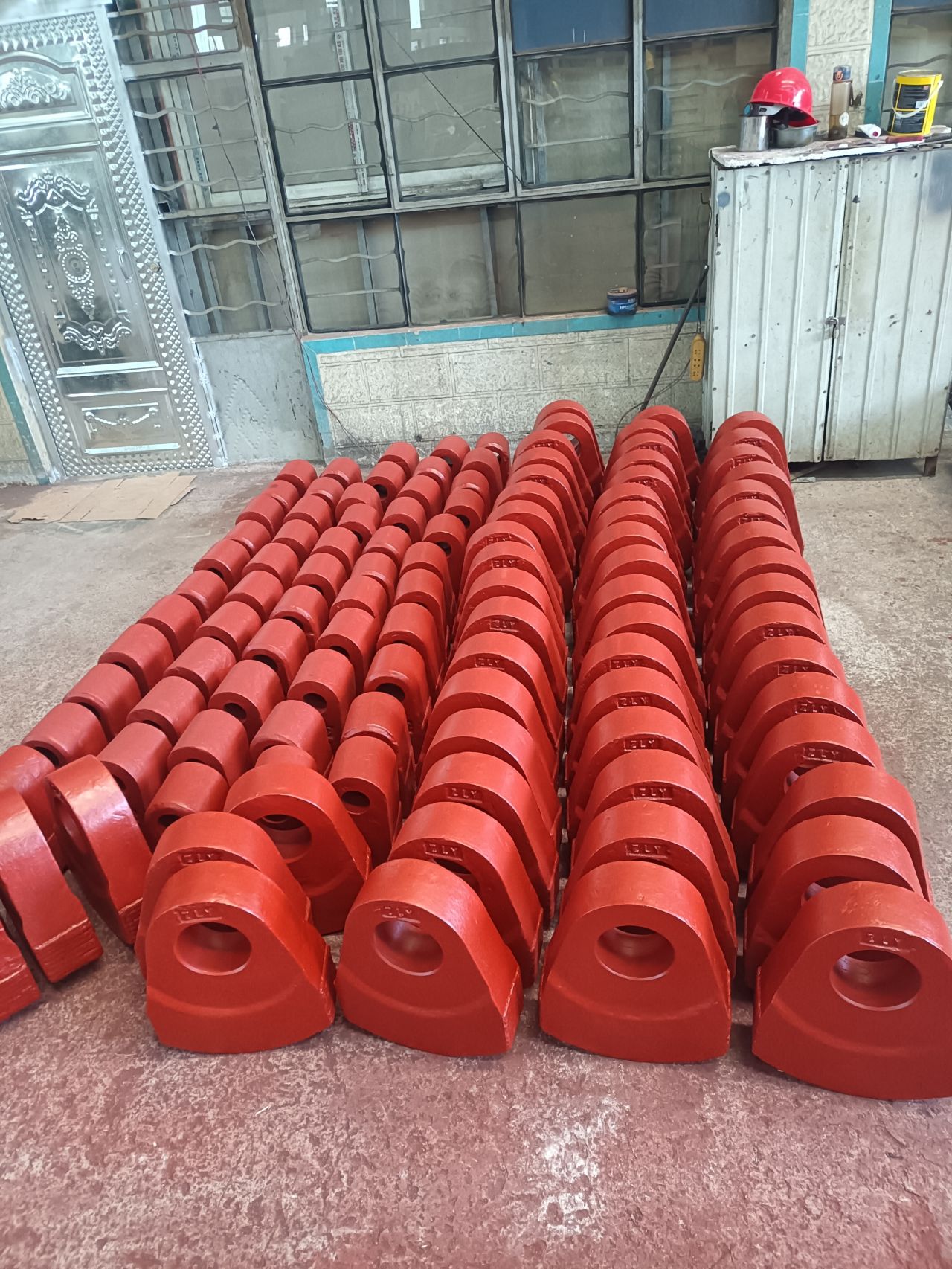High Manganese Steel Casting Hammer Crusher Spare Parts