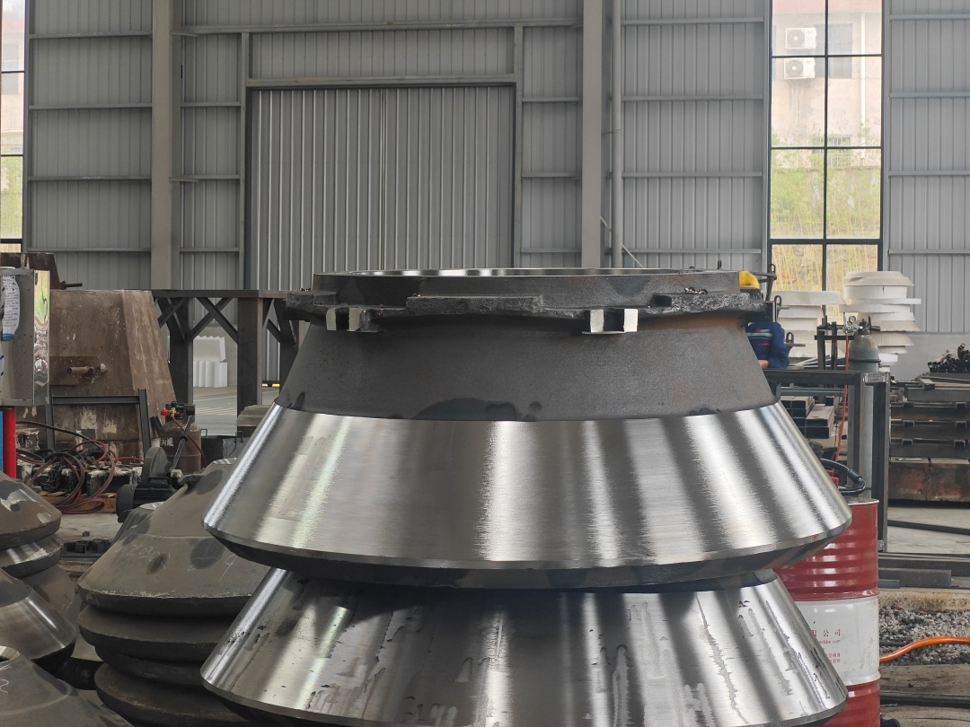 Analysis of the difference in wear characteristics and material performance selection between the rolling bowl wall and the crushing wall of a cone crusher