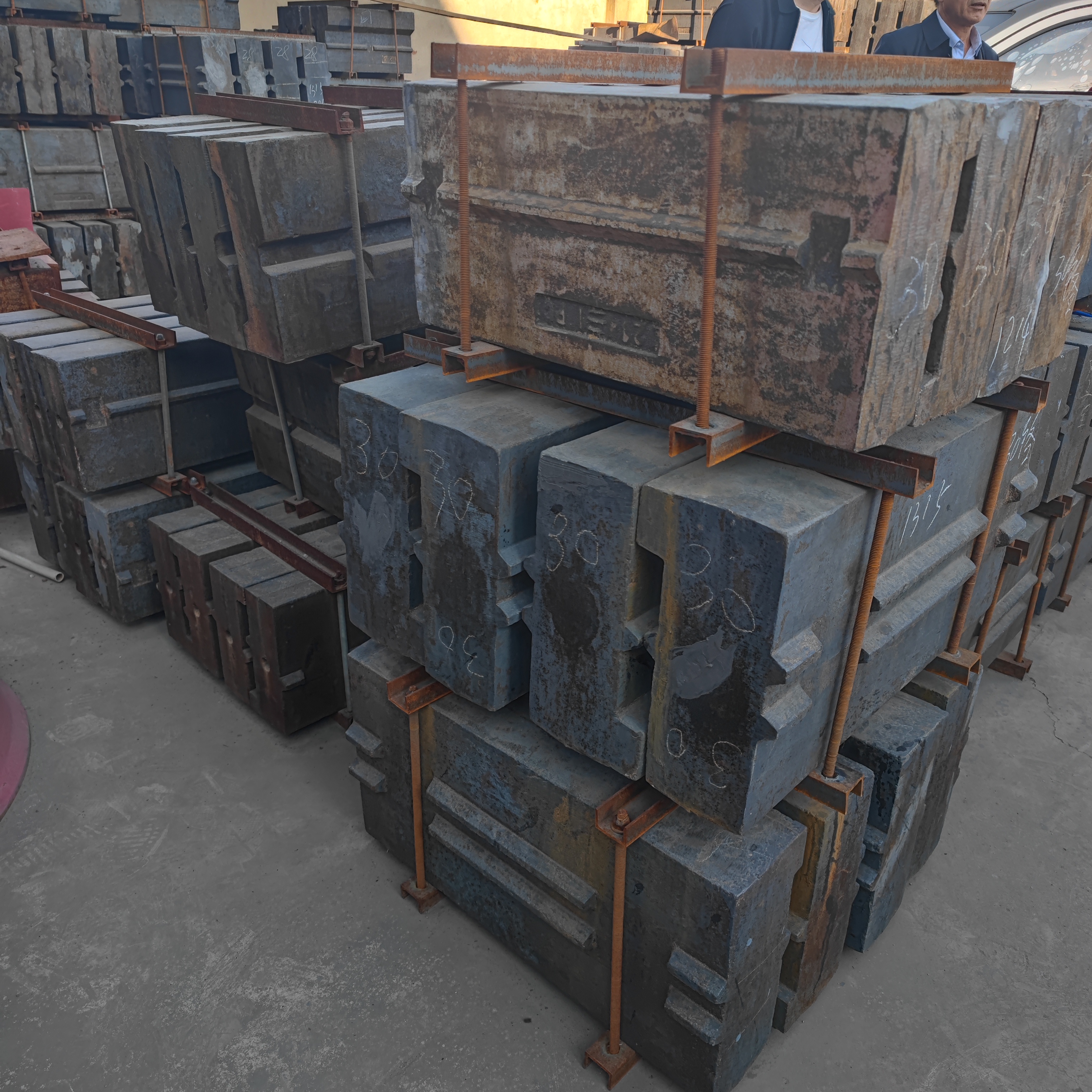 High Manganese Chrome Impact Crusher Blow Bar Hammer Spare Wear Parts 